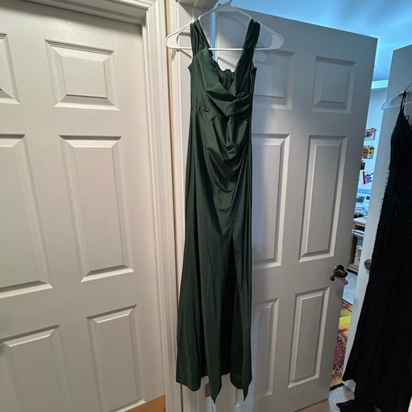 Green formal - Picture 1 of 2